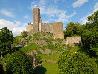 Widok na zamek Stolpen - bazaltowe wzgórze zamkowe