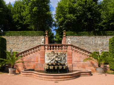 erfrischender Brunnen im Park Lichtenwalde