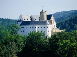 Burg Scharfenstein Schloesserland Sachsen Ansicht Wald