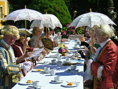 Picknick der hohen Herrschaften auf Barockschloss Rammenau