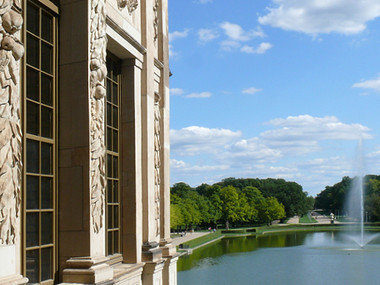 Pohled z paláce na Palácový rybníček ve Velké zahradě v Drážďanech