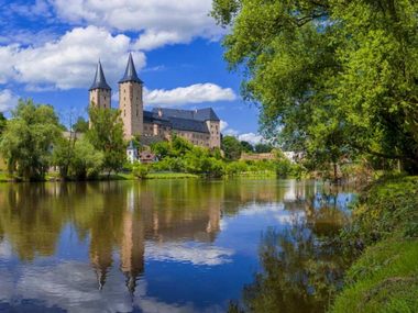 Schloss Rochlitz spiegelt sich im Wasser Schloss Rochlitz spiegelt sich im Wasser