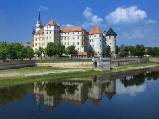 Schloss Hartenfels Sommer Spiegelung