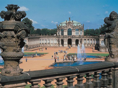 Der Dresdner Zwinger mit Blick auf den Wallpavillion