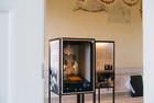 Kuhstall und Silberteller-Vitrine
